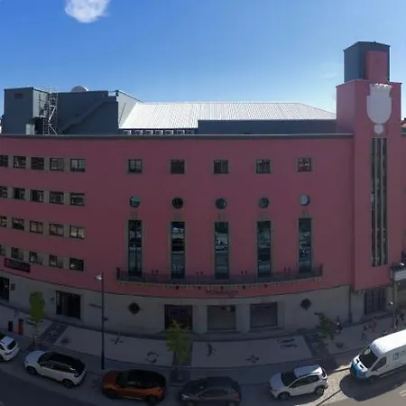 Gasthuis Avenida 83 *